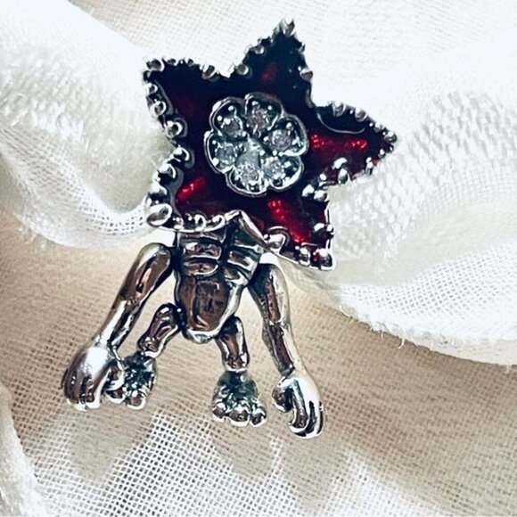 👹 NWOT Stranger Things Moveable Demogorgon Charm ✨ - Picture 4 of 12